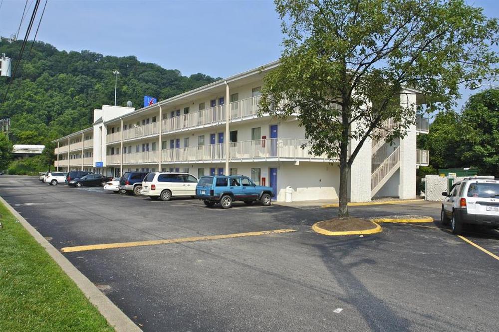 Days Inn By Wyndham Charleston Wv Servis gambar